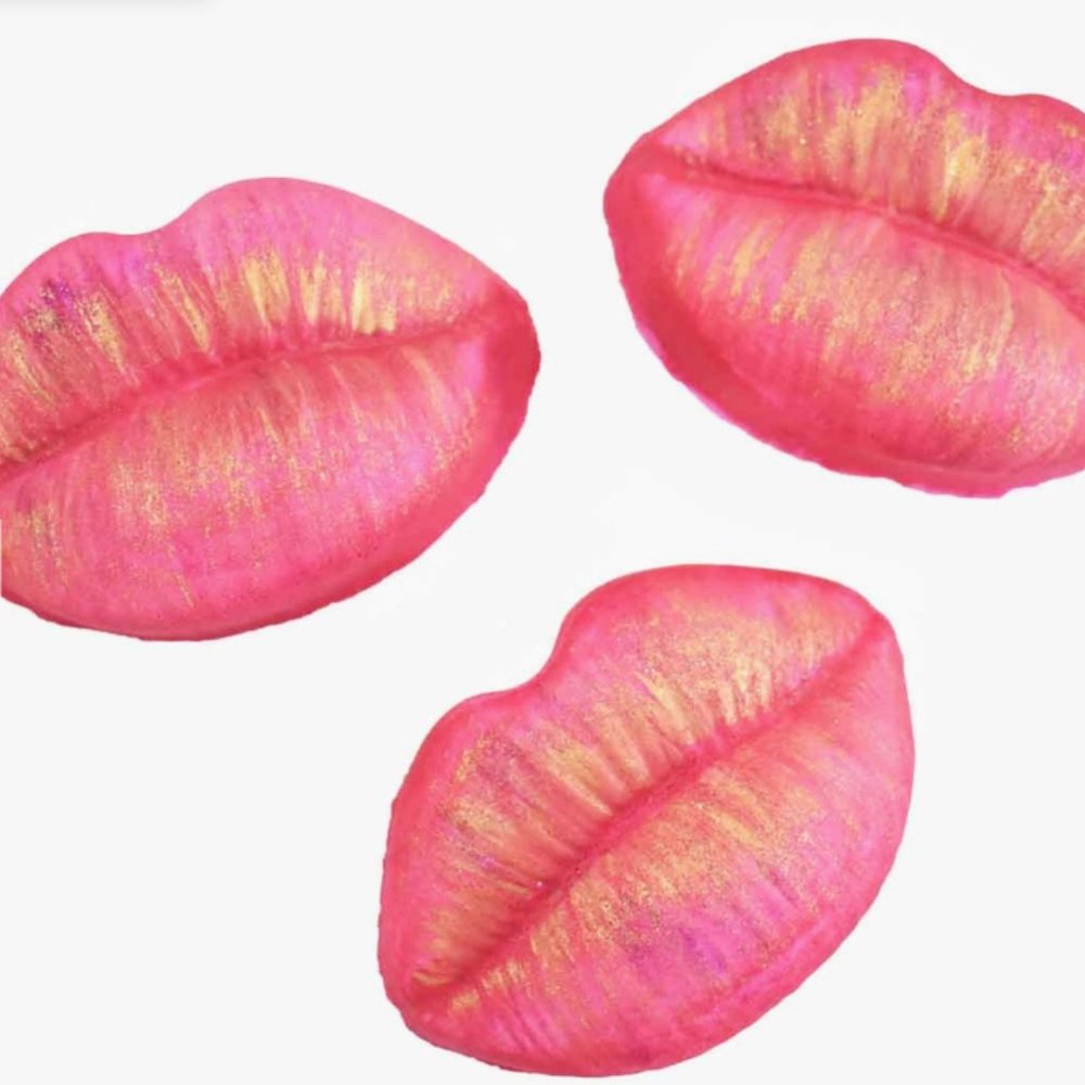 Set of 2 Luxurious Bath Bombs Cherry & Pucker Up